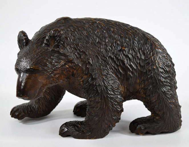 アラキ作「這い熊」木彫作品　全体画像1