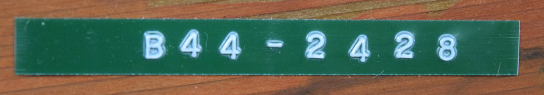 府川貢「メディナの女(モロッコ・フェズ)」油絵・F6号 裏側拡大画像1(「一枚の繪」管理番号シール)