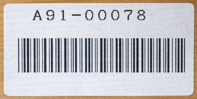 古沢岩美「裸婦」油絵・F3号 裏側シール拡大画像(「一枚の繪」管理番号シール)