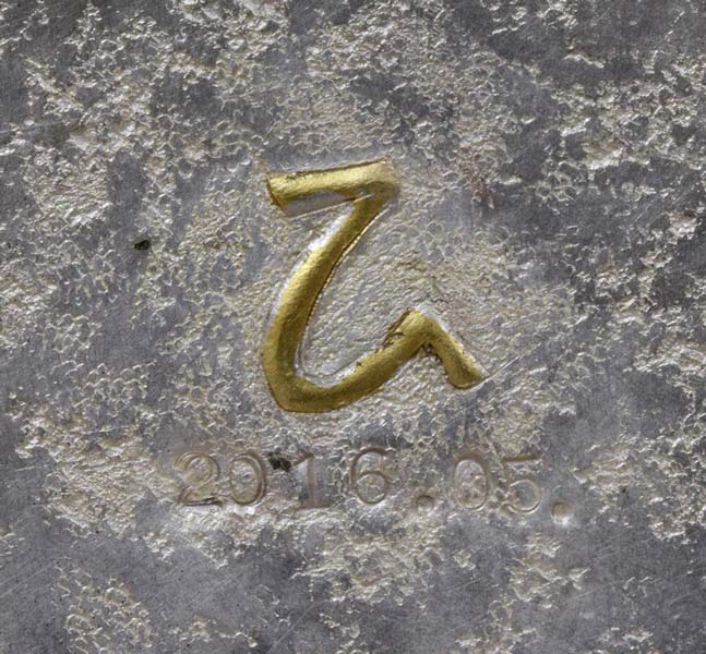 飛鷹岸男「ひまわり」金属工芸レリーフ額装 サイン拡大画像