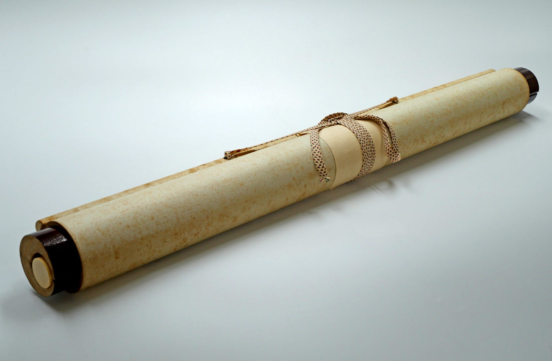 森田沙伊「虹鱒」日本画彩色・紙本・太巻・共箱(二重箱) 塗太巻き画像1