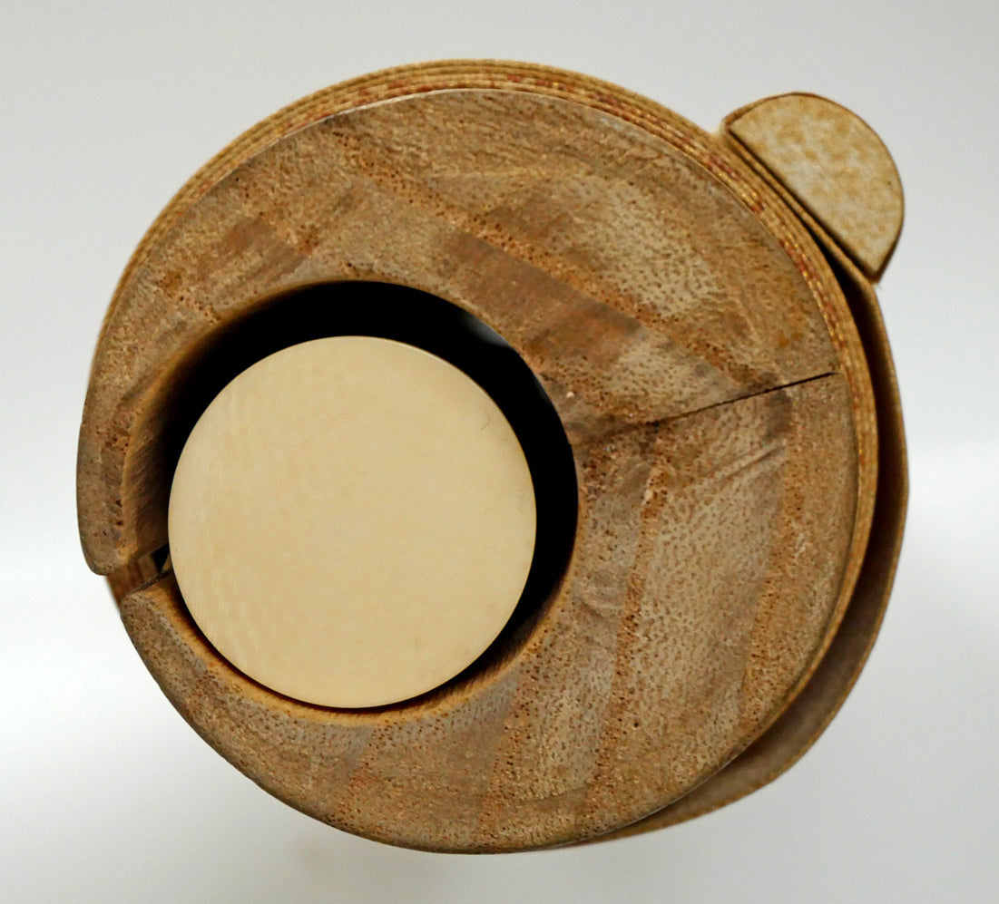 森田沙伊「虹鱒」日本画彩色・紙本・太巻・共箱(二重箱) 塗太巻き画像2