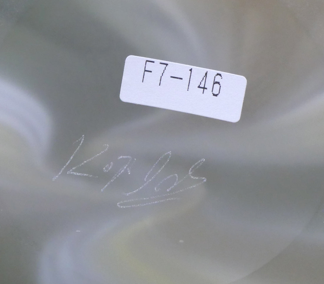 石井康治「手吹き硝子 彩花文器」共箱 サイン拡大画像