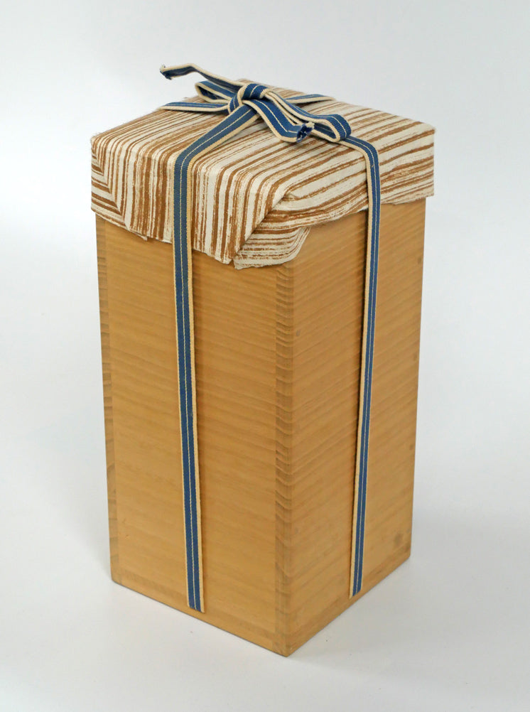 加藤孝造「志野花入(平柴谷)」共箱 共箱全体画像