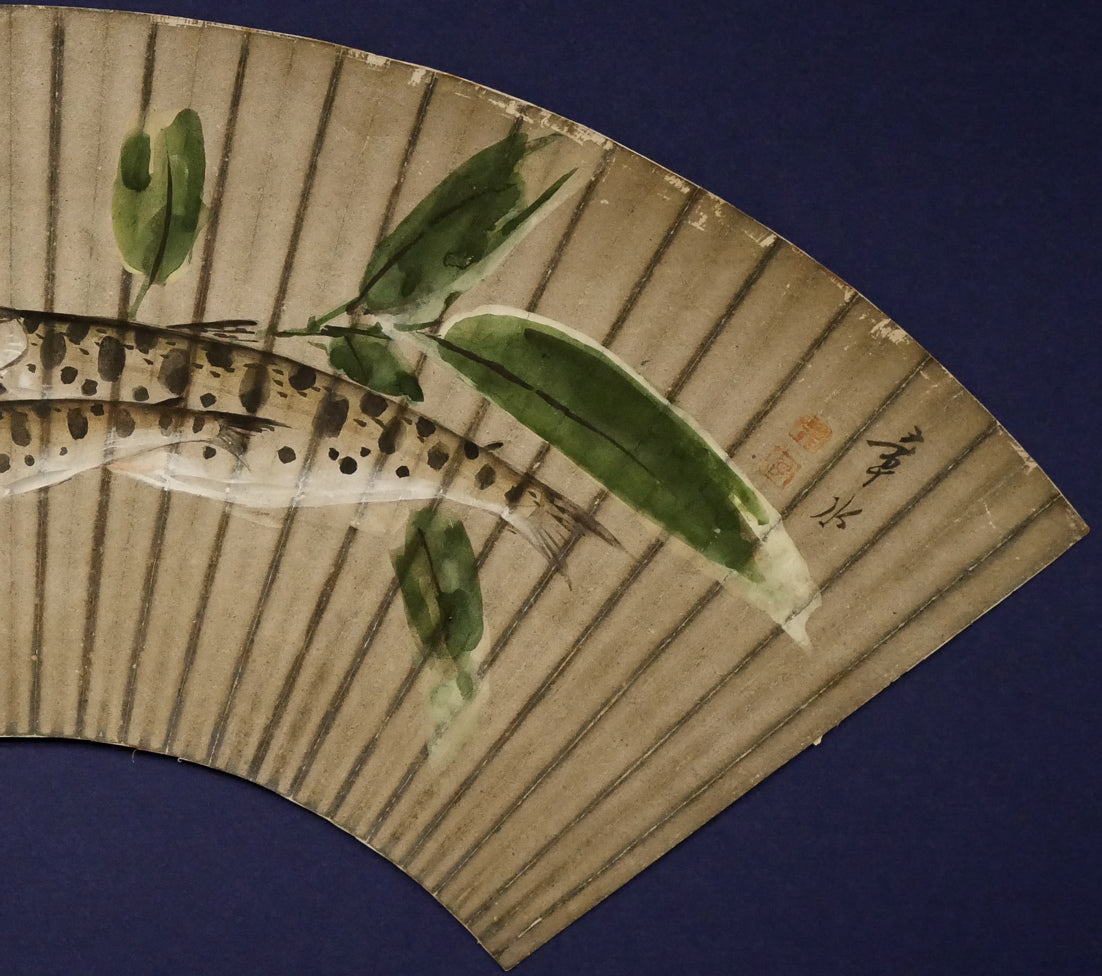 吉川章水「ザリガニとヤマメ」日本画・扇面 拡大画像2