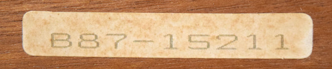 小阪正次「志野茶碗とほうずき」油絵・SM 額裏シール拡大画像(「一枚の繪」管理番号シール)