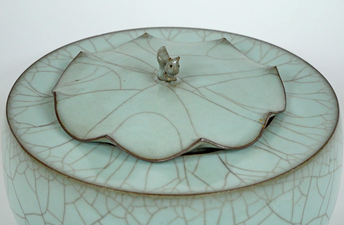 三浦小平二「青磁壺」共箱 作品上部画像1