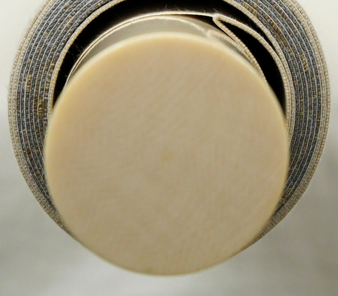 森繁久彌「オホーツクの舟唄(知床旅情)」肉筆書掛軸・共箱 軸先画像2