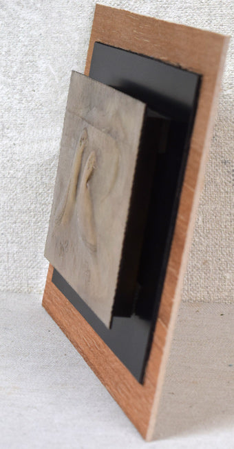 中村矢一「出発(たびだち)」彫金レリーフ額装作品 全体画像1