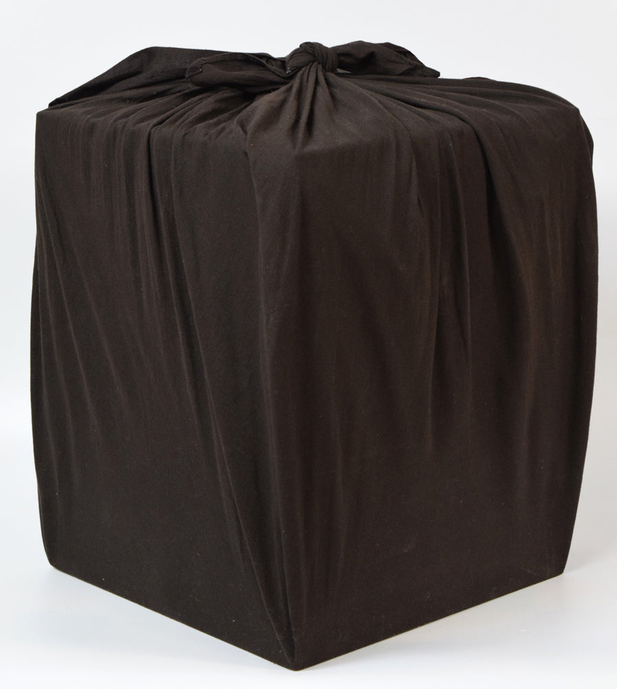 十三代 中里太郎右衛門「叩き唐津 三島黒白象嵌 魚文 壺」共箱 風呂敷付き