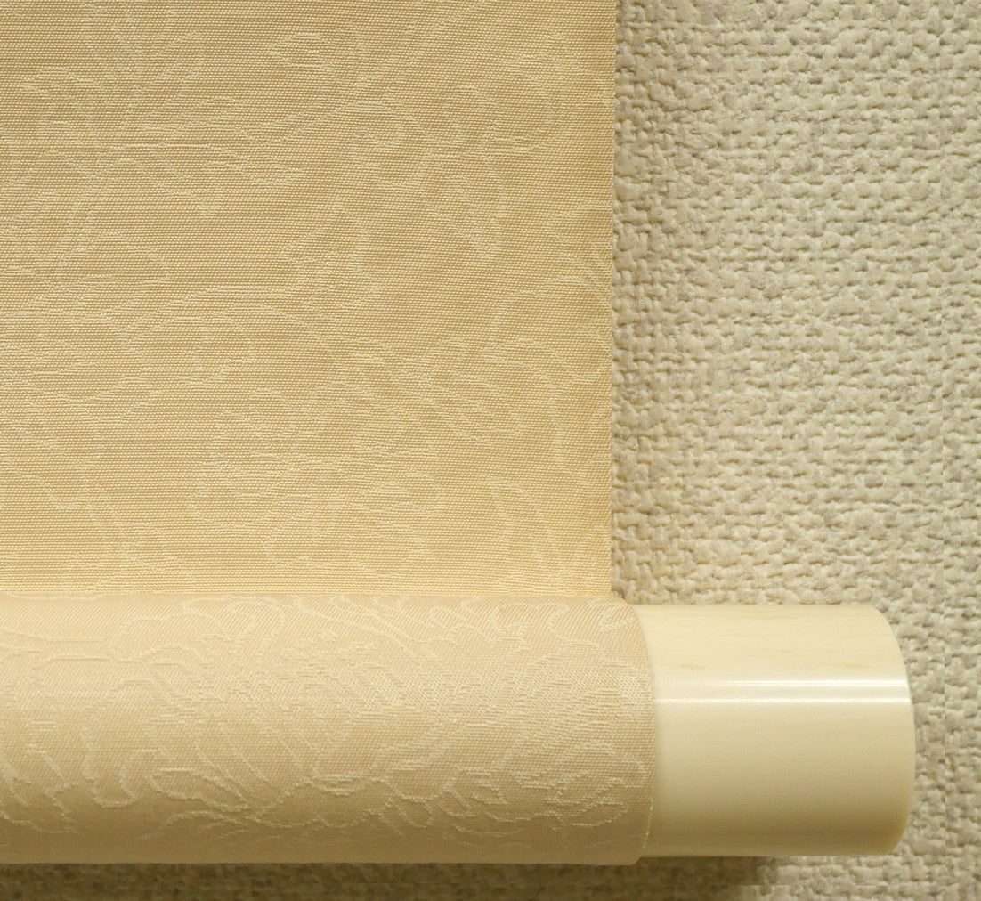 小倉遊亀「晴巒(せいらん)」石版画(リトグラフ)掛軸・限定品 軸先画像(本象牙代用)