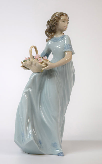 リヤドロ「春のお庭に帰って」磁器フィギュア