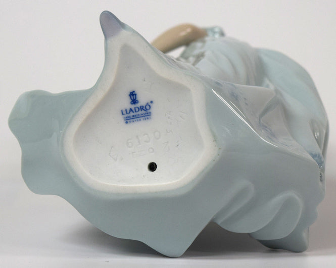 リヤドロ「春のお庭に帰って」磁器フィギュア 作品裏側画像