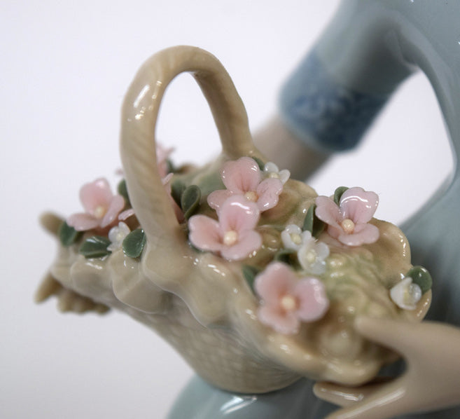 リヤドロ「春のお庭に帰って」磁器フィギュア 拡大画像3