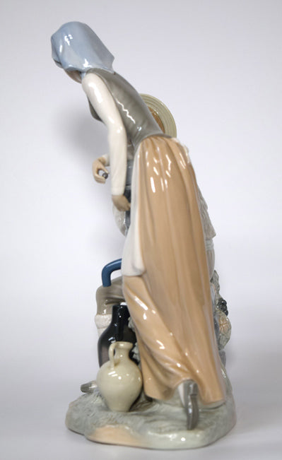 リヤドロ「Grape Testers」磁器フィギュア 作品全体画像4