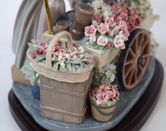 リヤドロ「公園通りの花屋さん」磁器フィギュア 拡大画像4