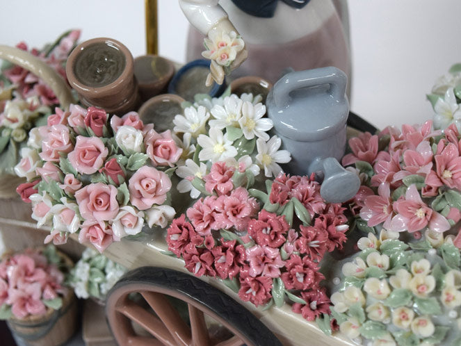 リヤドロ「公園通りの花屋さん」磁器フィギュア 拡大画像2
