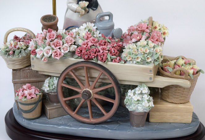 リヤドロ「公園通りの花屋さん」磁器フィギュア 拡大画像1