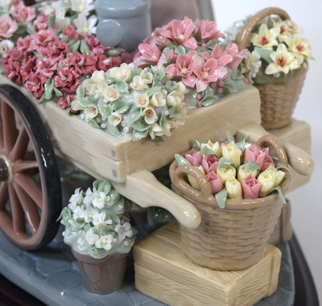 リヤドロ「公園通りの花屋さん」磁器フィギュア 拡大画像3