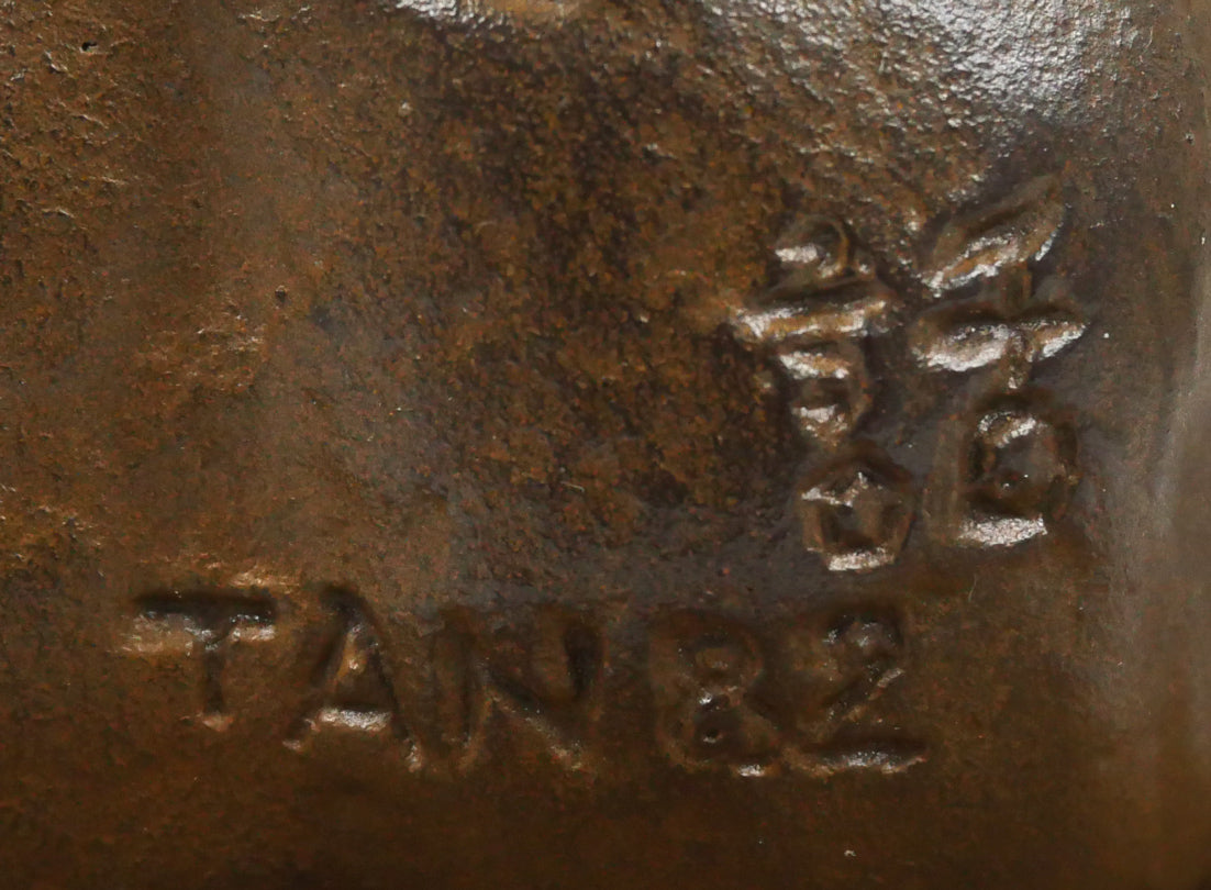 坂坦道「話」鋳物作品(台座付き) タイトル・サイン・年記(1982年作)