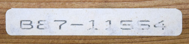 佐藤あつ子「兜造りの家(さがえ)」油絵・P8号 裏側拡大画像1(「一枚の繪」管理番号シール)