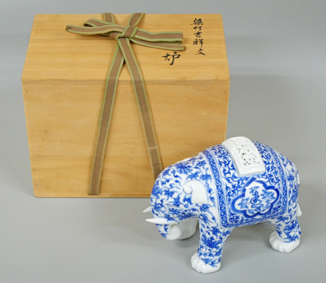 十四代辻常陸「染付吉祥文象香炉」磁器・共箱 付属品画像