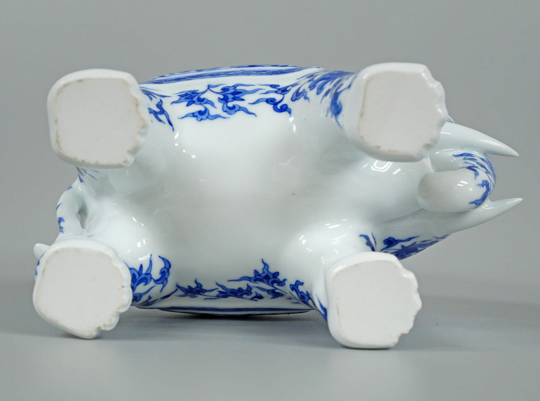 十四代辻常陸「染付吉祥文象香炉」磁器・共箱 作品裏側画像