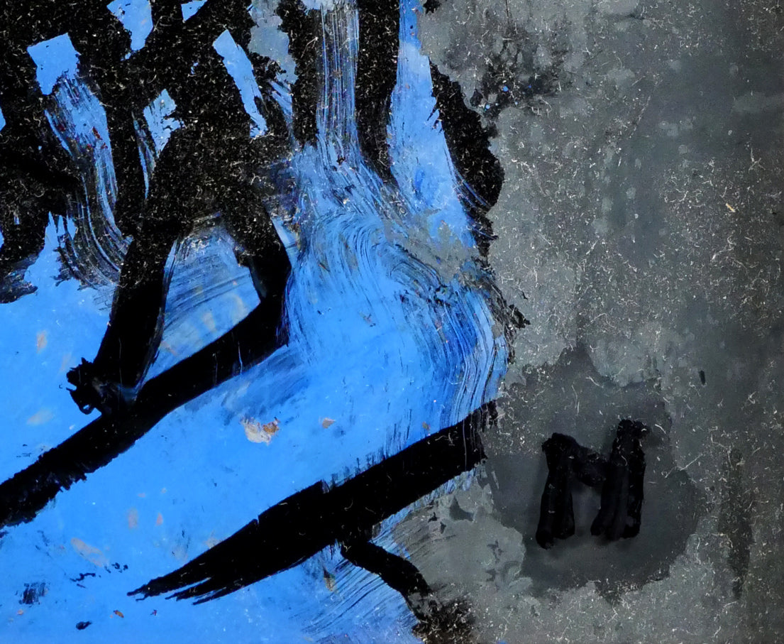 八木伸子「青い服の人形」ガラス絵・F0号 サイン拡大画像