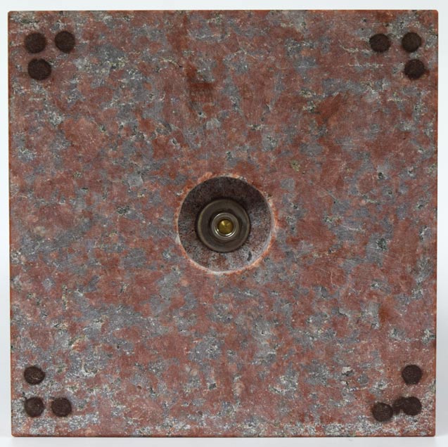 米坂ヒデノリ「凍原(釧路市民文化会館)」ブロンズ 台座裏側画像