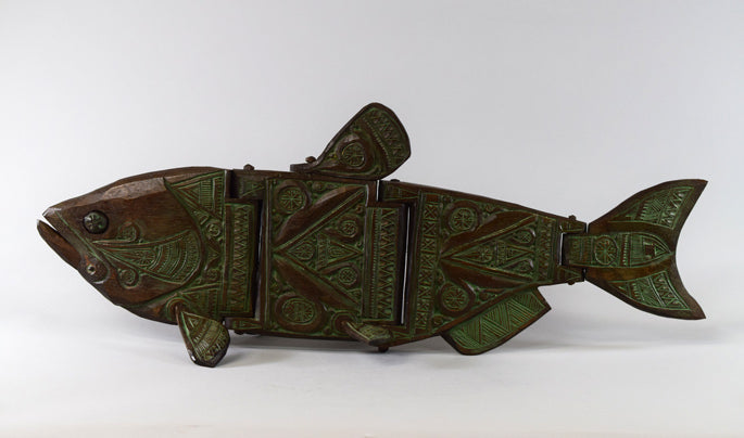 砂澤ビッキ「樹鮭(両面彫り)」木彫作品 作品全体画像3