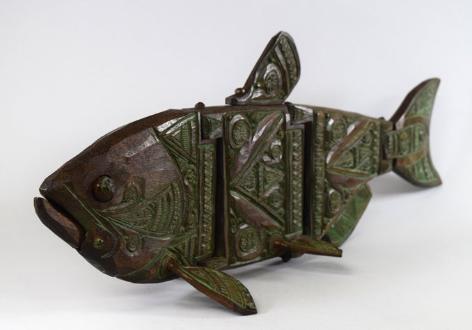 砂澤ビッキ「樹鮭(両面彫り)」木彫作品 作品全体画像1