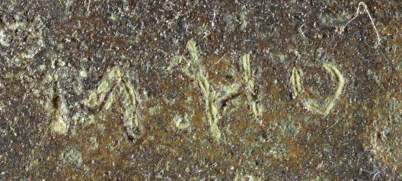 本田明二「親子像」ブロンズ サイン部分拡大