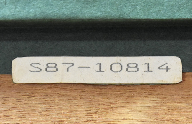 堀文子「緋牡丹」シルクスクリーン版画 額裏拡大画像(「一枚の繪」管理番号シール)