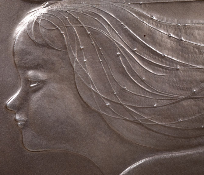 可西泰三「とりと少女」鋳金レリーフ 拡大画像2