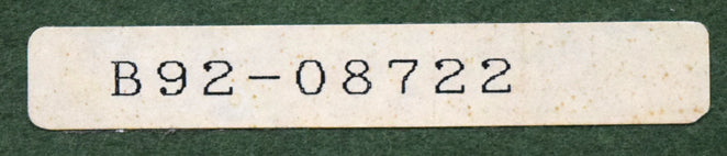 片山弘明「窓辺(北の大地)」油絵・F3号 額裏シール拡大画像(「一枚の繪」管理番号シール)