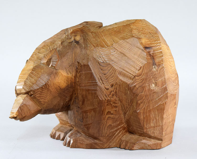 引間二郎「八雲熊」木彫・高さ19.5cm 全体像1