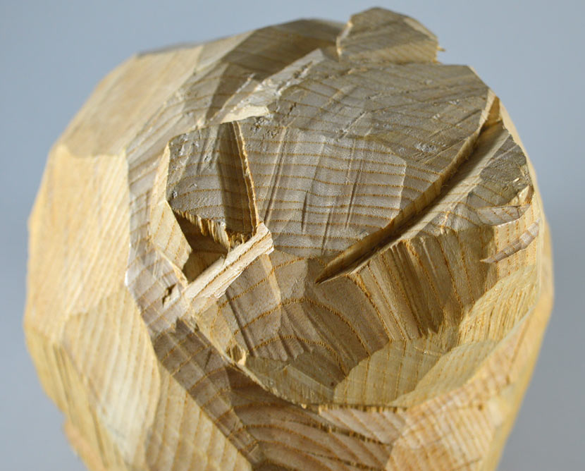 柴崎重行「熊」木彫(高さ16.8cm)・せんの木2