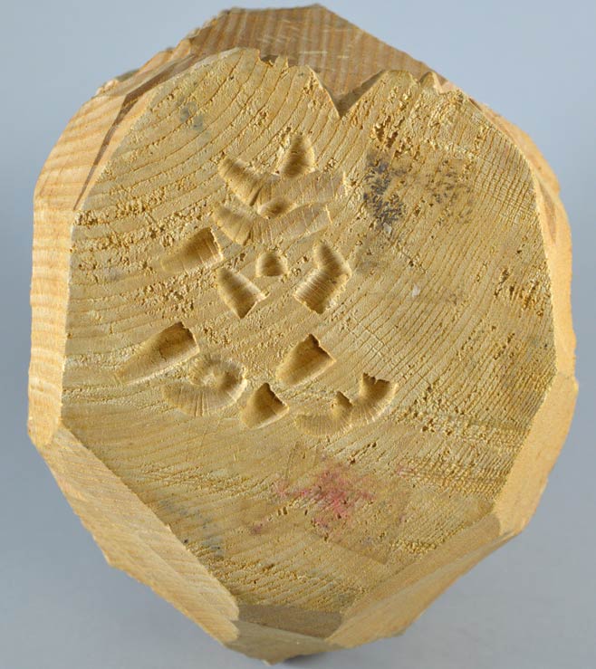 柴崎重行「熊」木彫(高さ16.8cm)・せんの木 サイン・年記部分