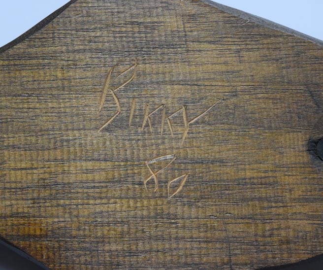砂澤ビッキ「樹魚蓋付き小物入れ」木彫作品　裏側サイン・年記（1980年作）拡大画像