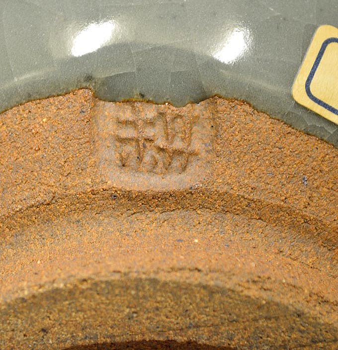 田村 耕一(人間国宝)「青磁椿文壺」共箱 サイン部分「耕」の印