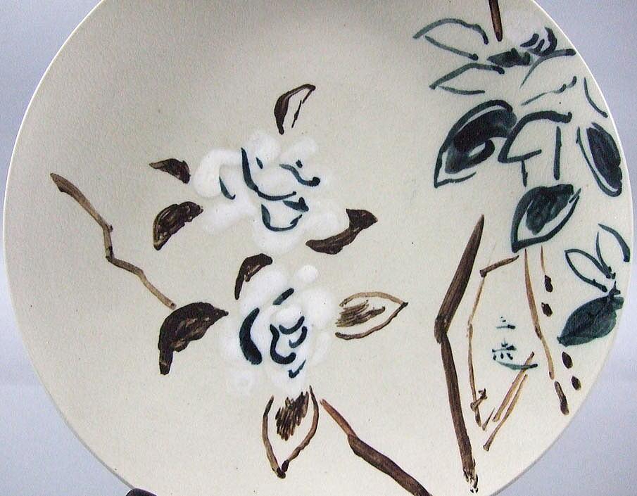 和田三造「白い花」瀬戸焼肉筆絵皿・共箱 拡大