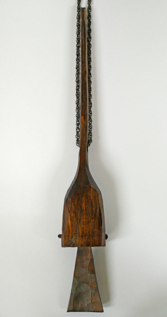 砂澤ビッキ「樹鈴ペンダント（約18.8cm）」木彫作品　作品全体画像（裏）