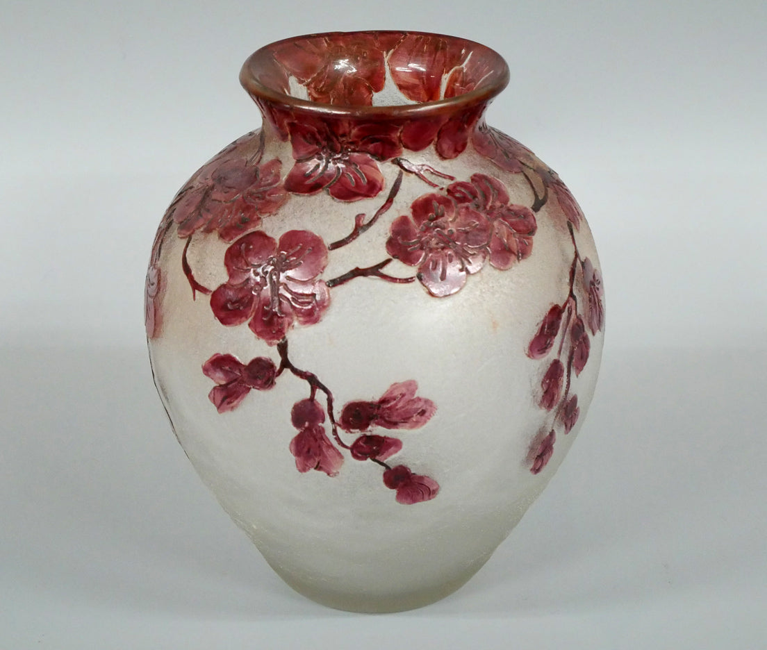 フランソワ＝テオドール　ルグラ（François-Théodore　Legras）「花文花瓶」酸化腐蝕彫りガラス