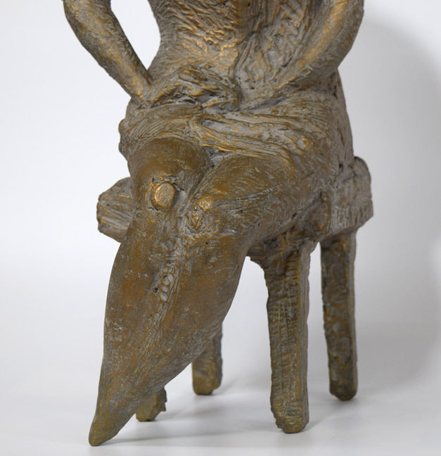 峯田敏郎「女性像」石膏彫刻に着色　部分拡大画像4