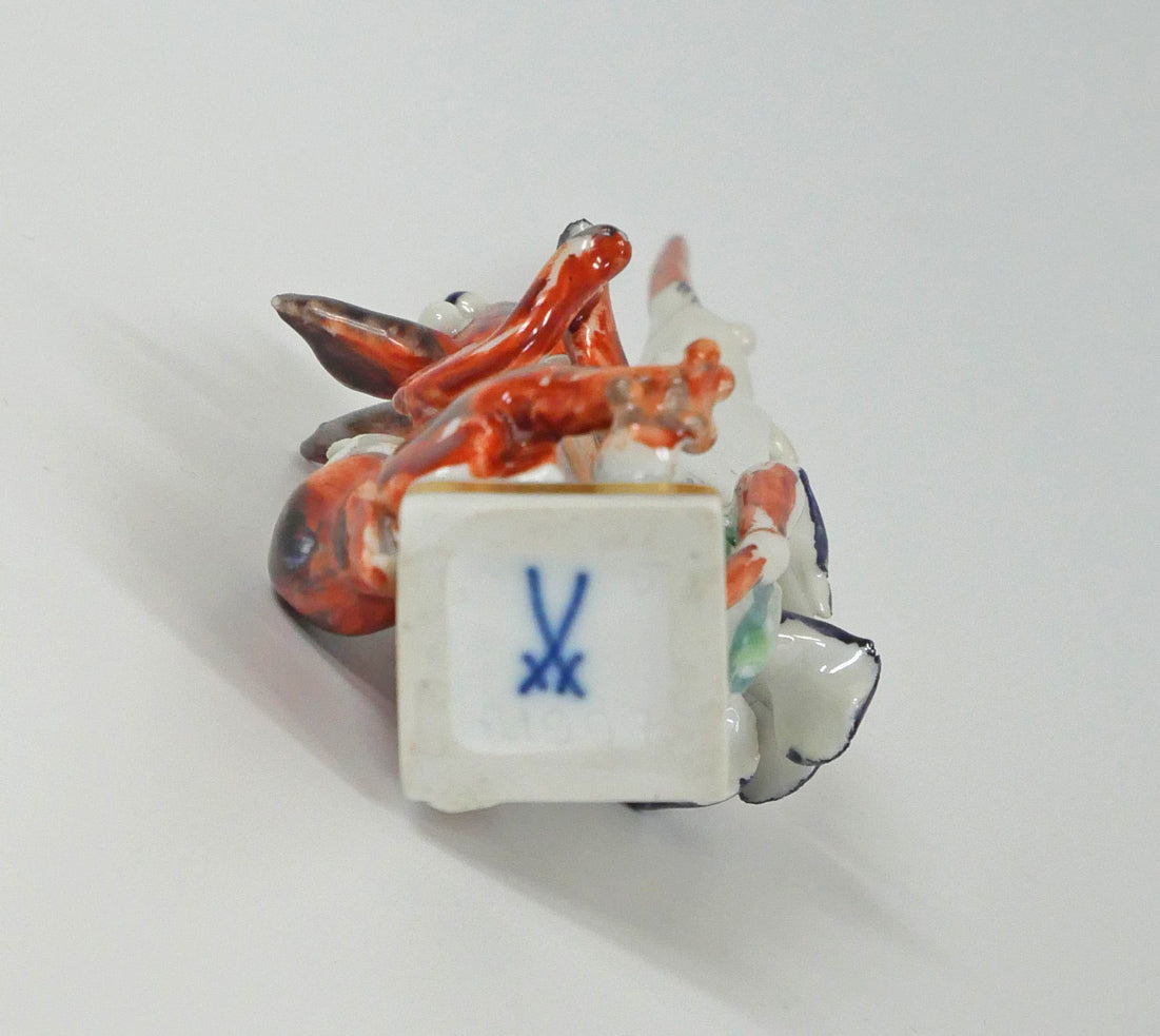 ペーター　シュトラング（PETER　STRANG）「キツネとコウノトリ（イソップ物語）」マイセン磁器（MEISSEN）　作品裏側画像（窯印）