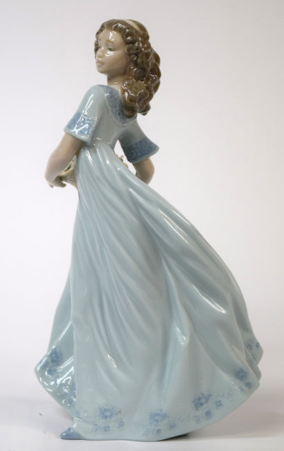 リヤドロ「春のお庭に帰って」磁器フィギュア　作品全体画像5