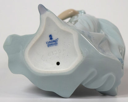 リヤドロ「春のお庭に帰って」磁器フィギュア　作品裏側画像