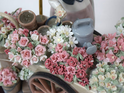 リヤドロ「公園通りの花屋さん」磁器フィギュア　拡大画像2