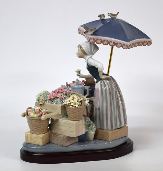 リヤドロ「公園通りの花屋さん」磁器フィギュア　作品全体画像5