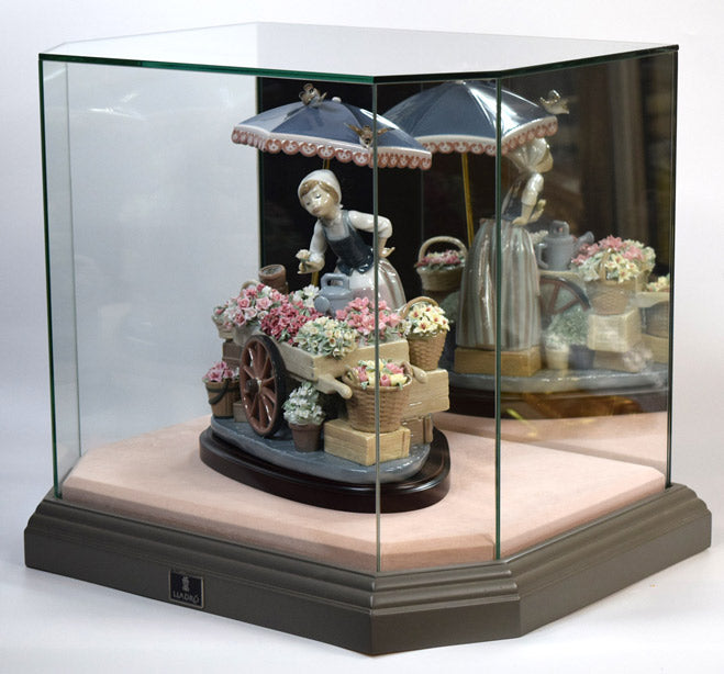 リヤドロ「公園通りの花屋さん」磁器フィギュア　ガラスケース2